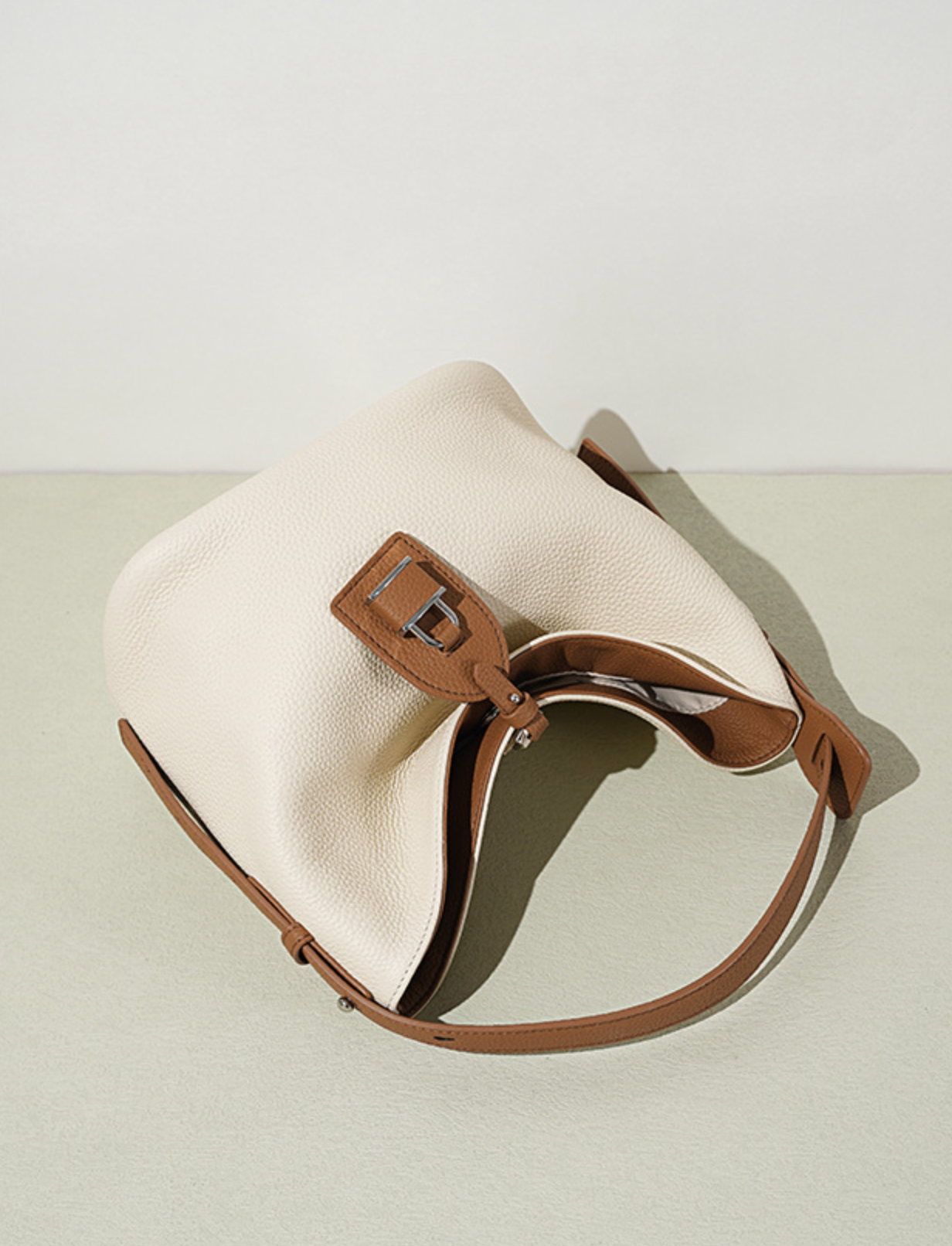 Soft Leather Shoulder Bag with Contrast Trim – SIENA