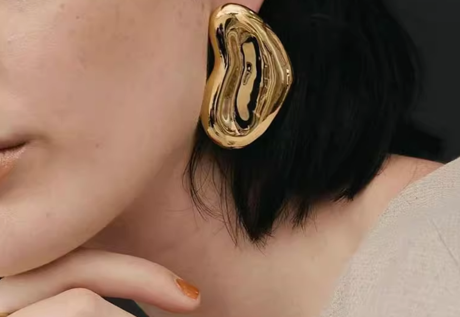 Sculptural folded earrings with abstract silhouette - Rolmi
