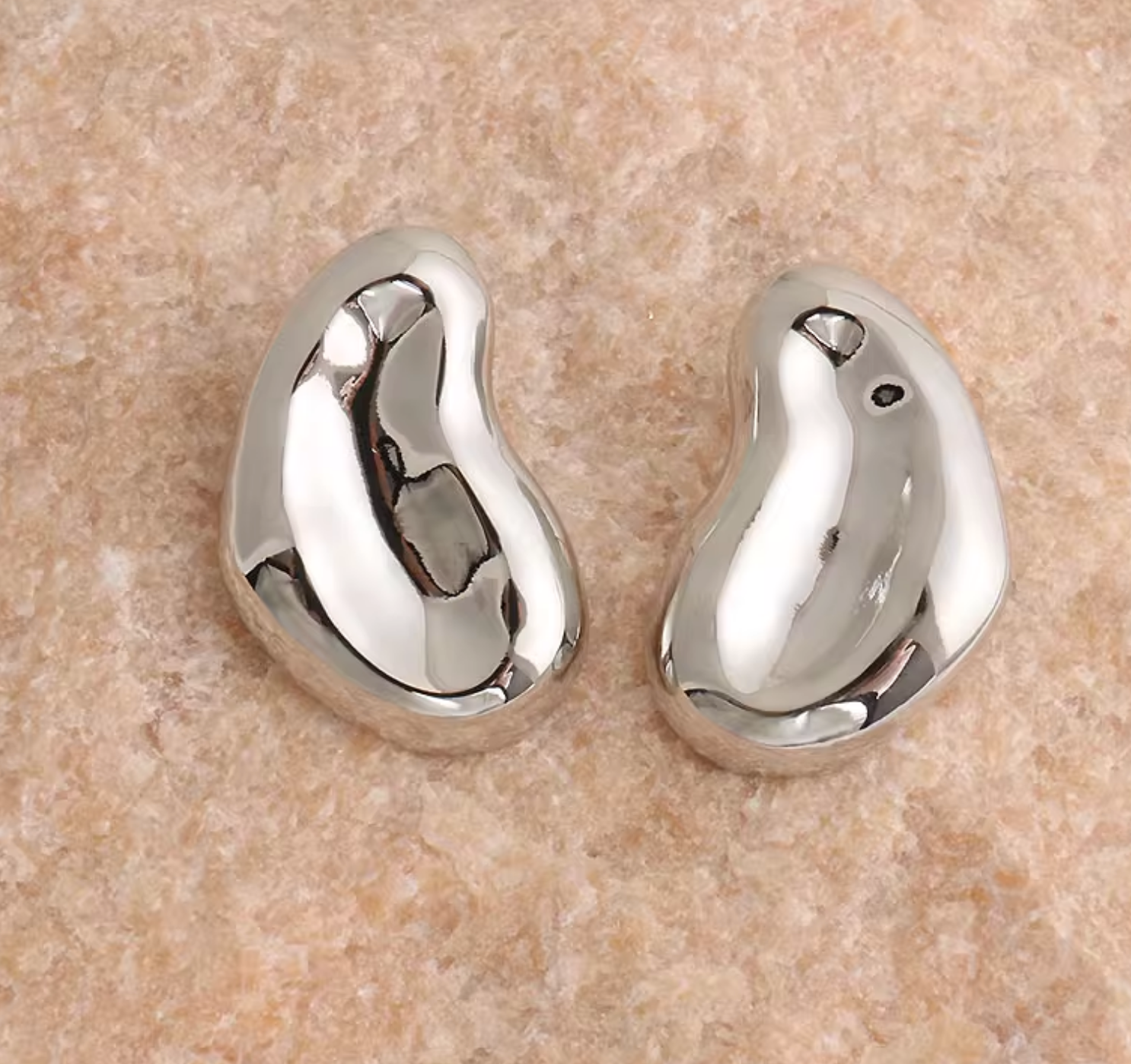 Sculptural folded earrings with abstract silhouette - Rolmi
