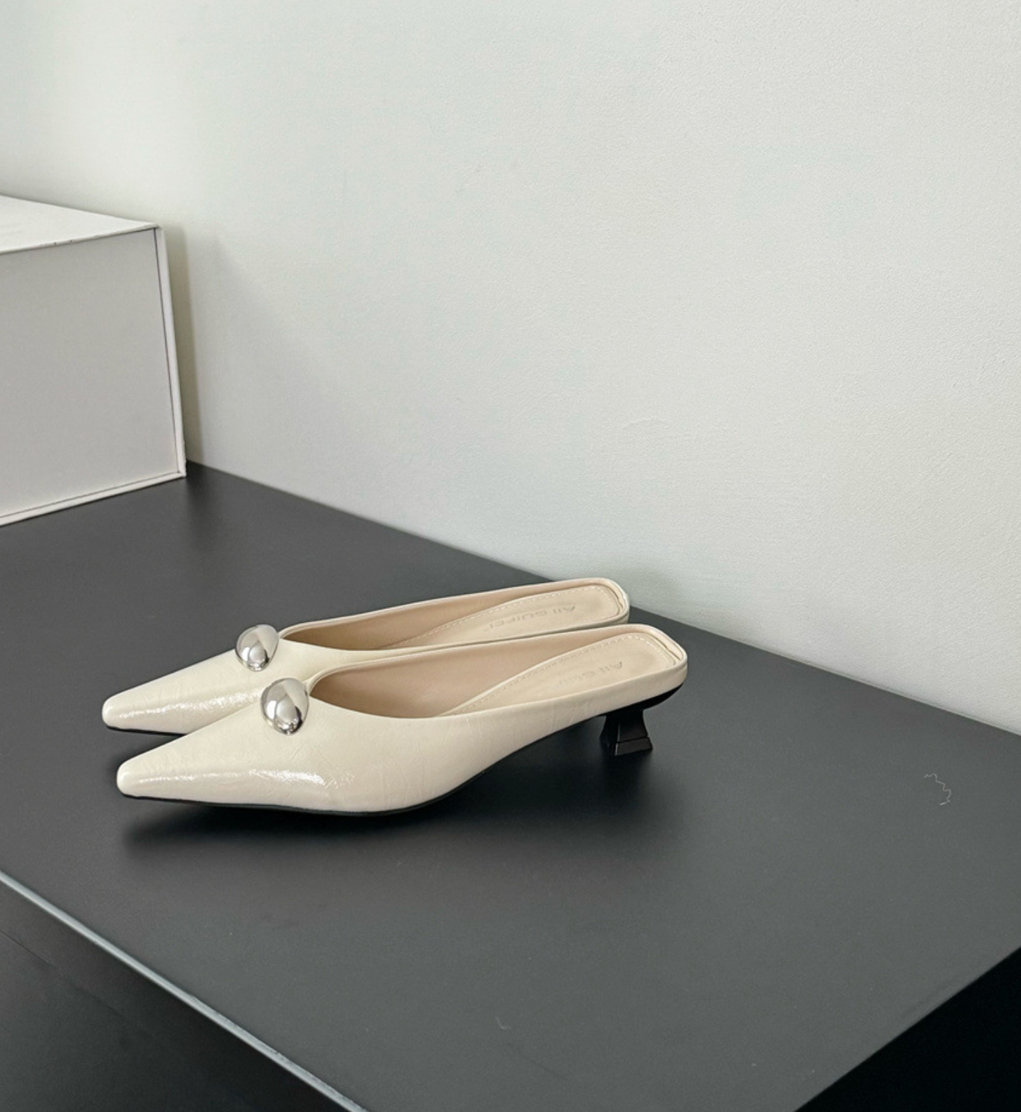 pointed toe leather mules with metallic dome detail – VORIN