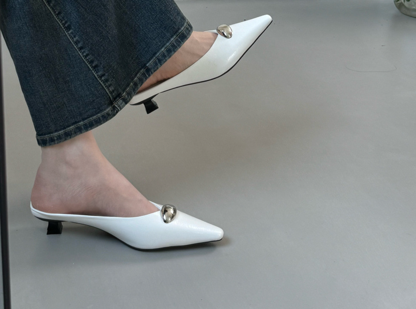 pointed toe leather mules with metallic dome detail – VORIN