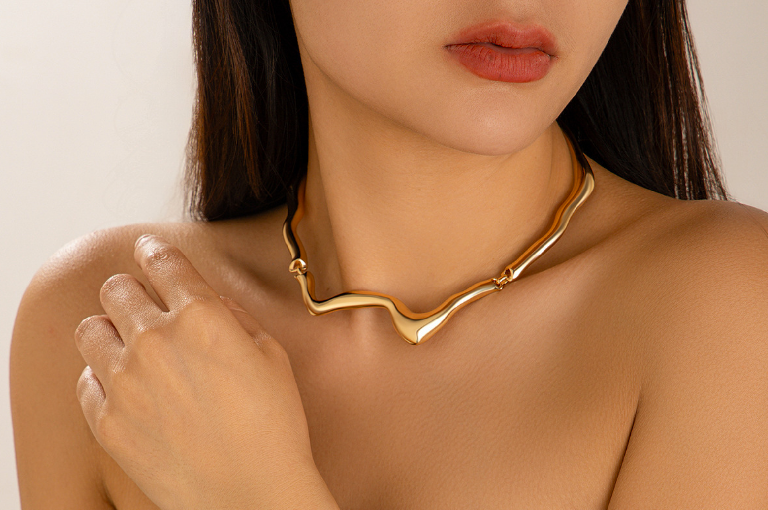 Sculpted Wave Choker Necklace - Nijmu
