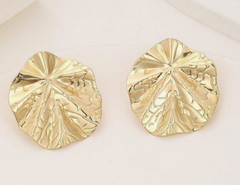 Textured petal-shaped statement earrings – Langu