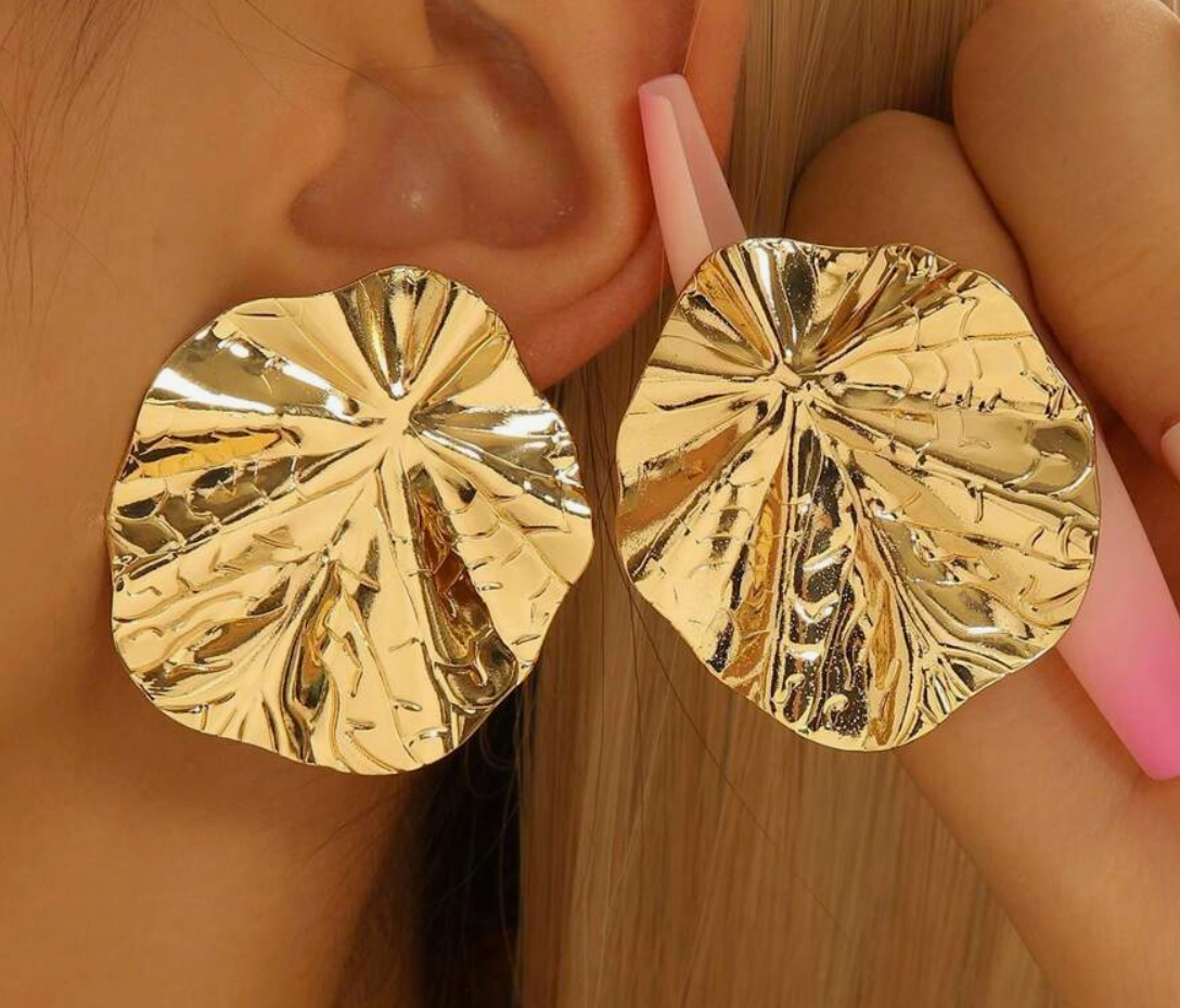 Textured petal-shaped statement earrings – Langu