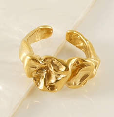 sculpted wave hoop earrings with gold finish - NORA