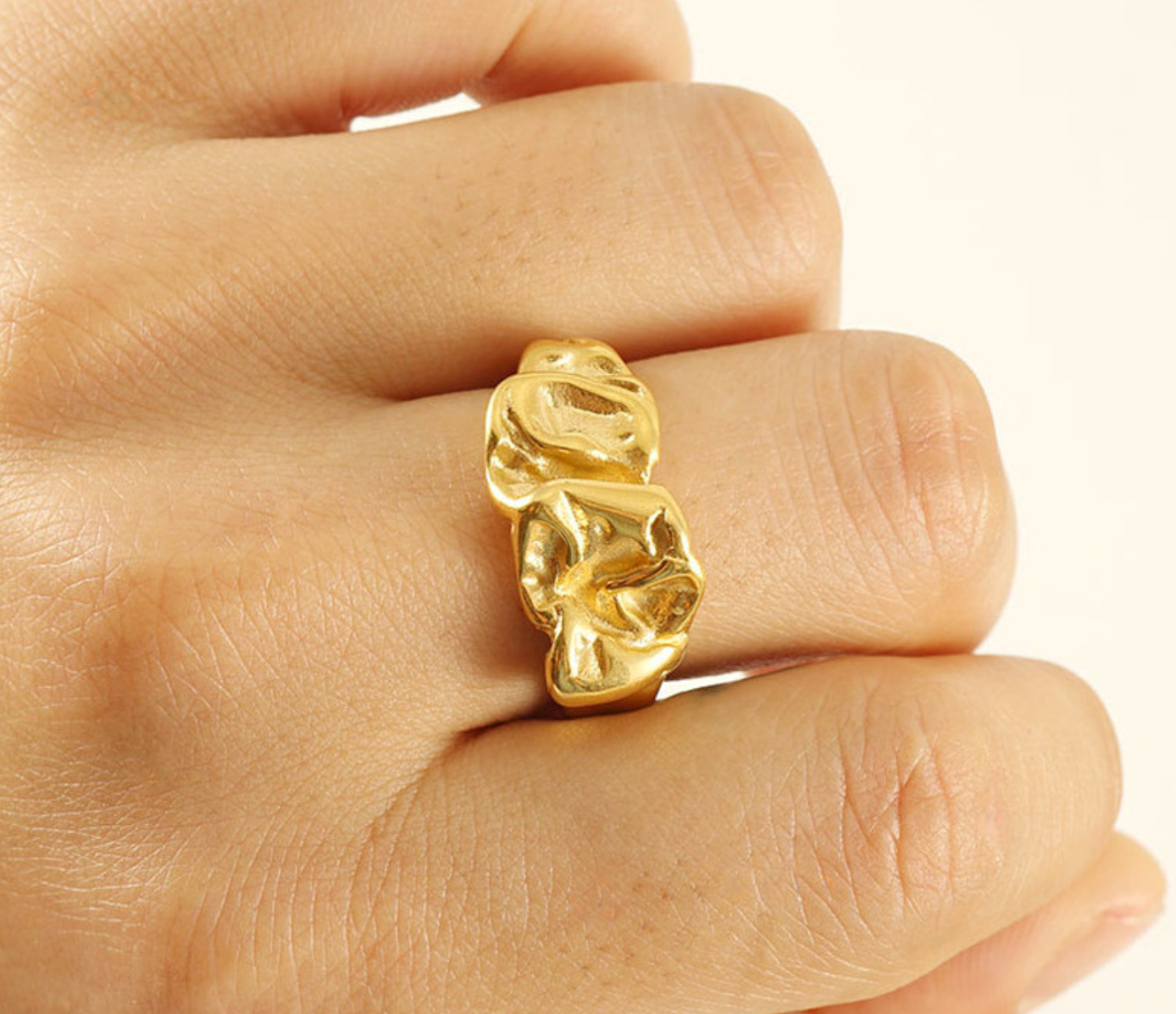 sculpted wave hoop earrings with gold finish - NORA