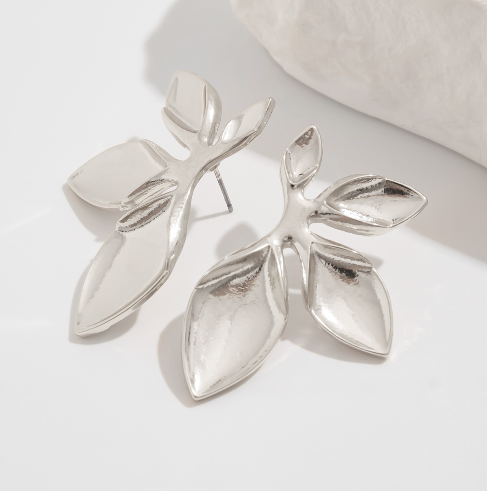 ribbon-shaped drop earrings with bow design – LUXA