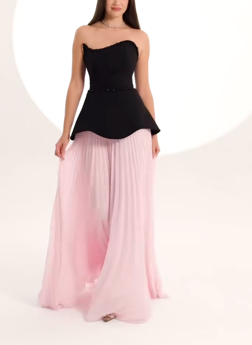 Strapless pleated dress with sculpted bodice – NOIR ROSE
