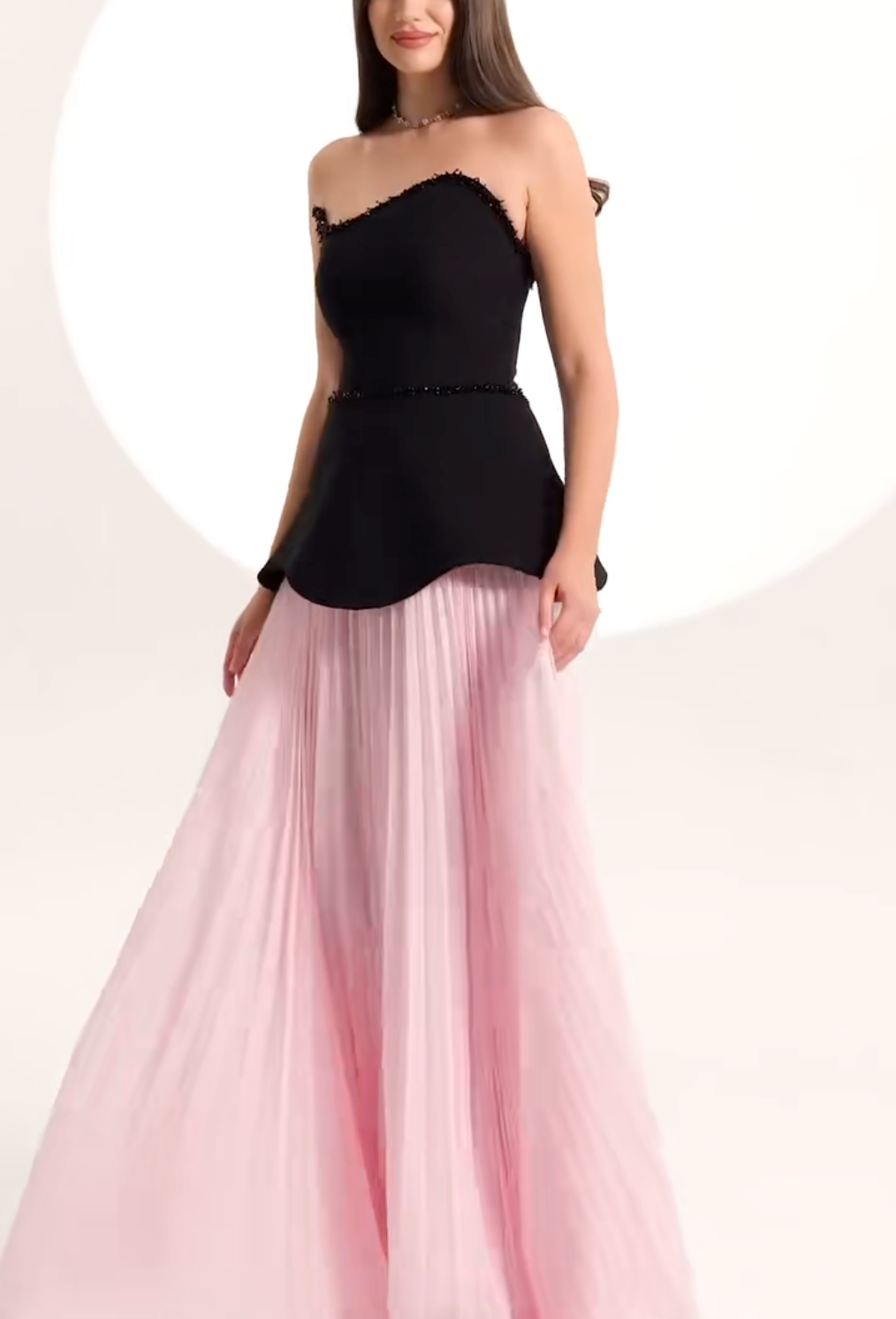 Strapless pleated dress with sculpted bodice – NOIR ROSE