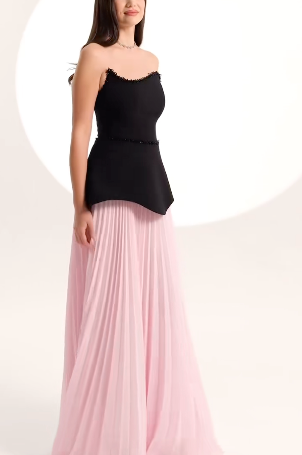 Strapless pleated dress with sculpted bodice – NOIR ROSE