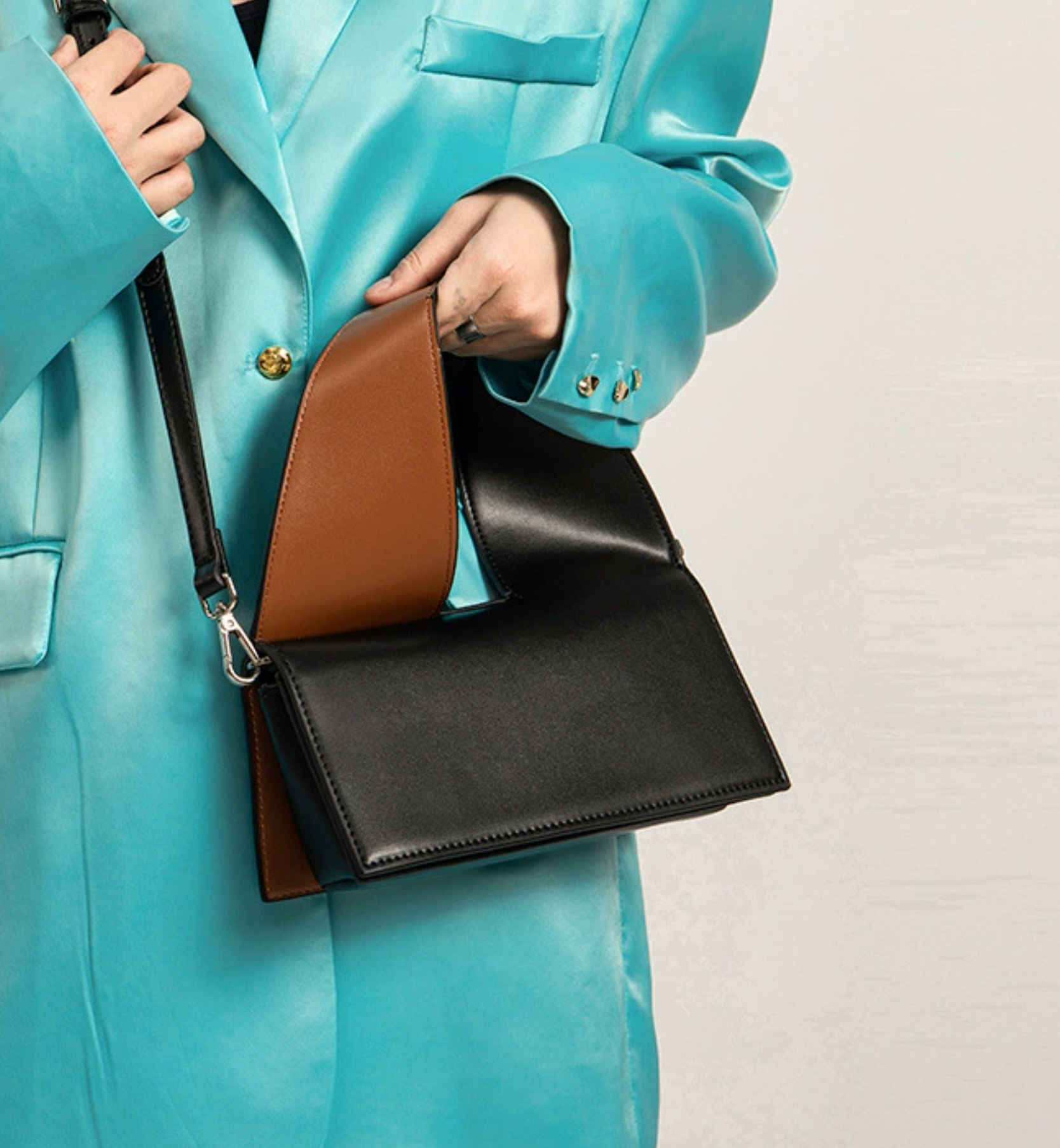 Twisted shoulder bag with wide contrast strap - SALZI