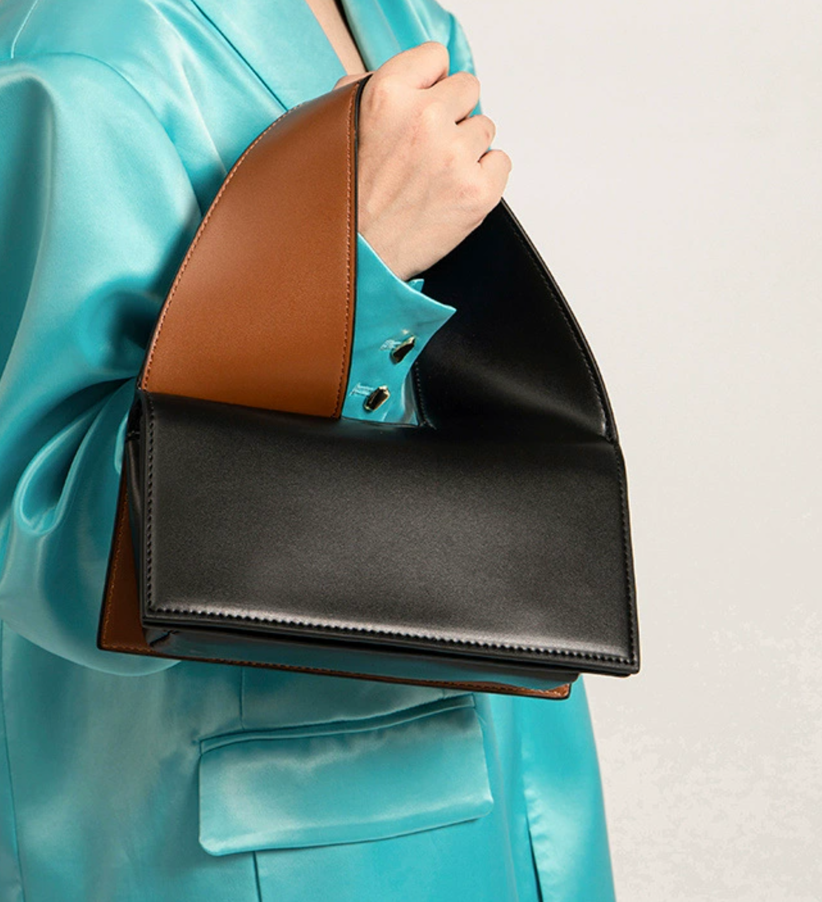 Twisted shoulder bag with wide contrast strap - SALZI