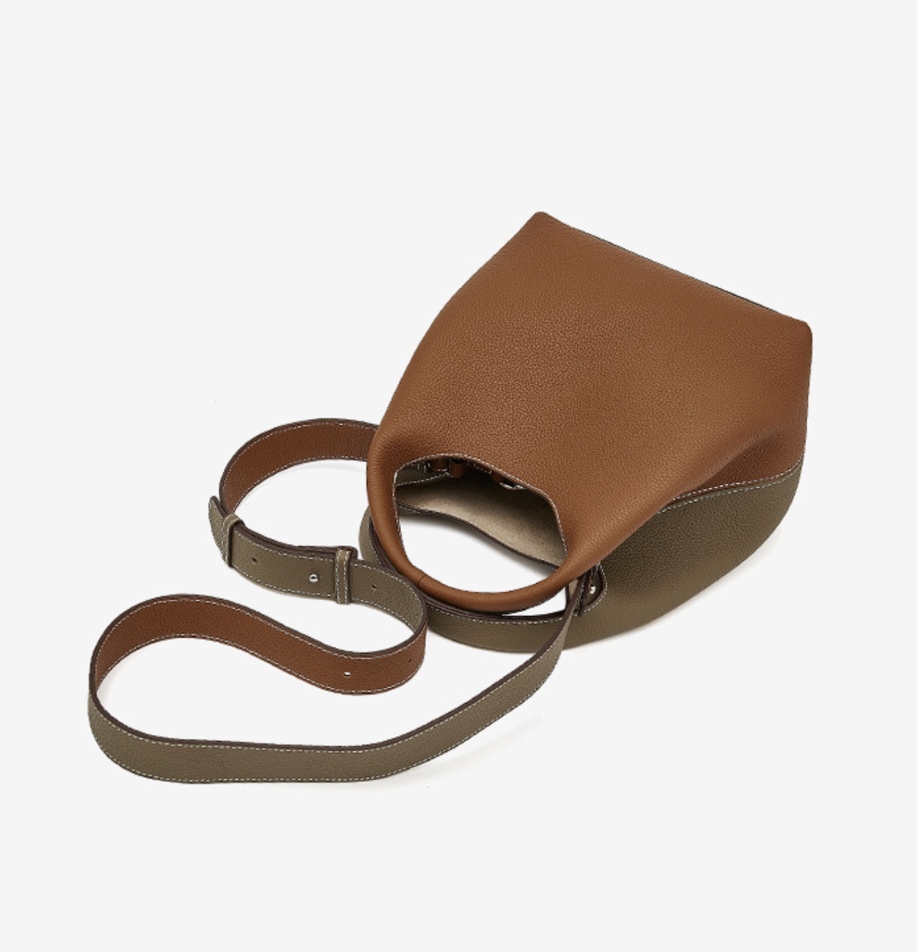 two-tone pebbled leather bucket bag with contrast strap – ARDEN