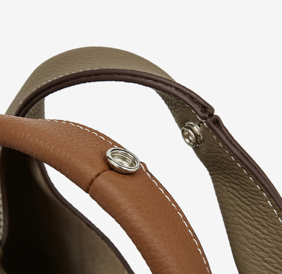 two-tone pebbled leather bucket bag with contrast strap – ARDEN