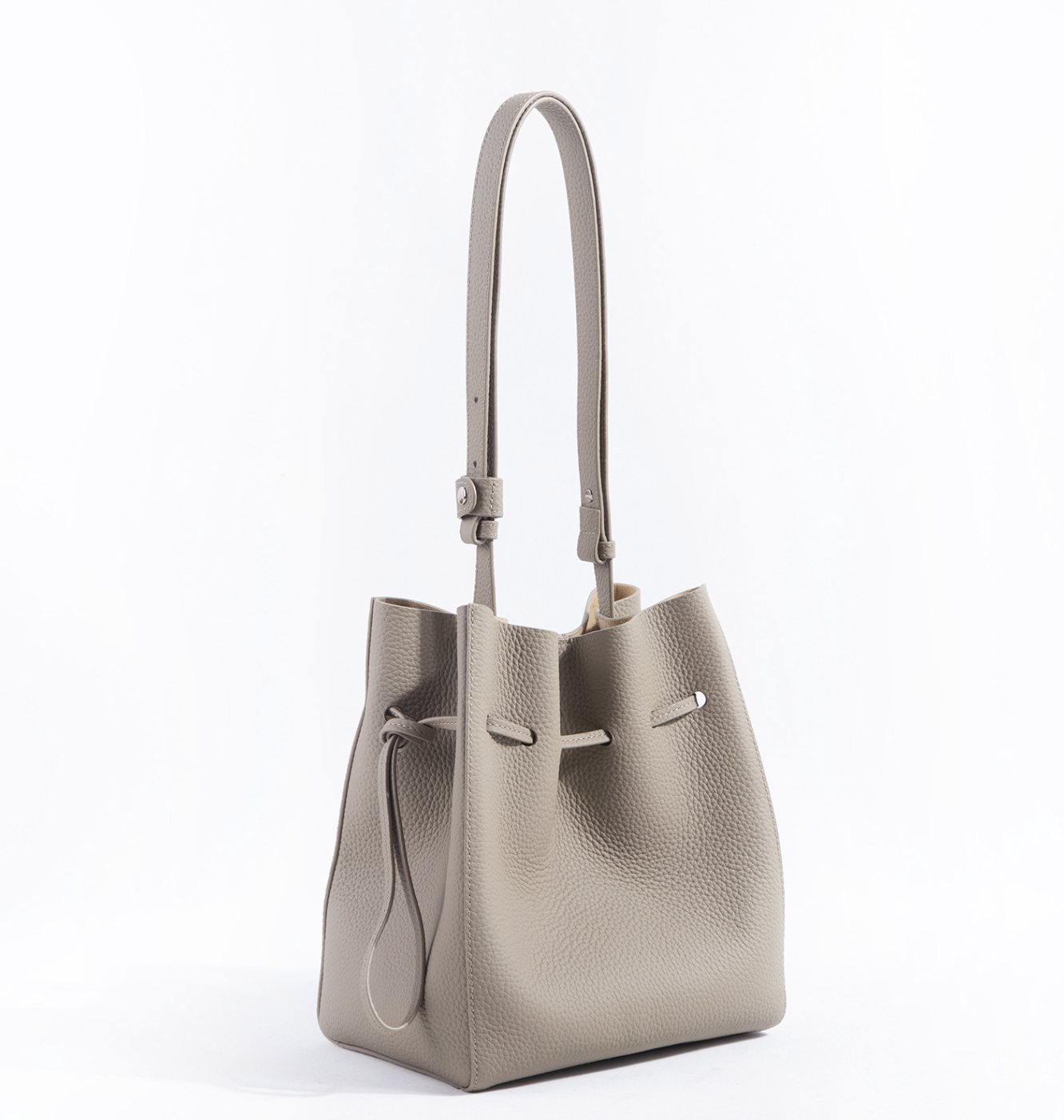 pebbled leather bucket bag with adjustable strap – LUNARD