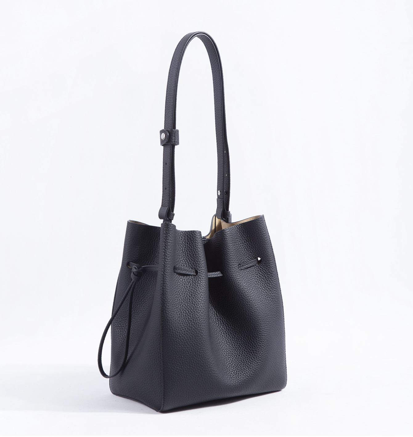 pebbled leather bucket bag with adjustable strap – LUNARD