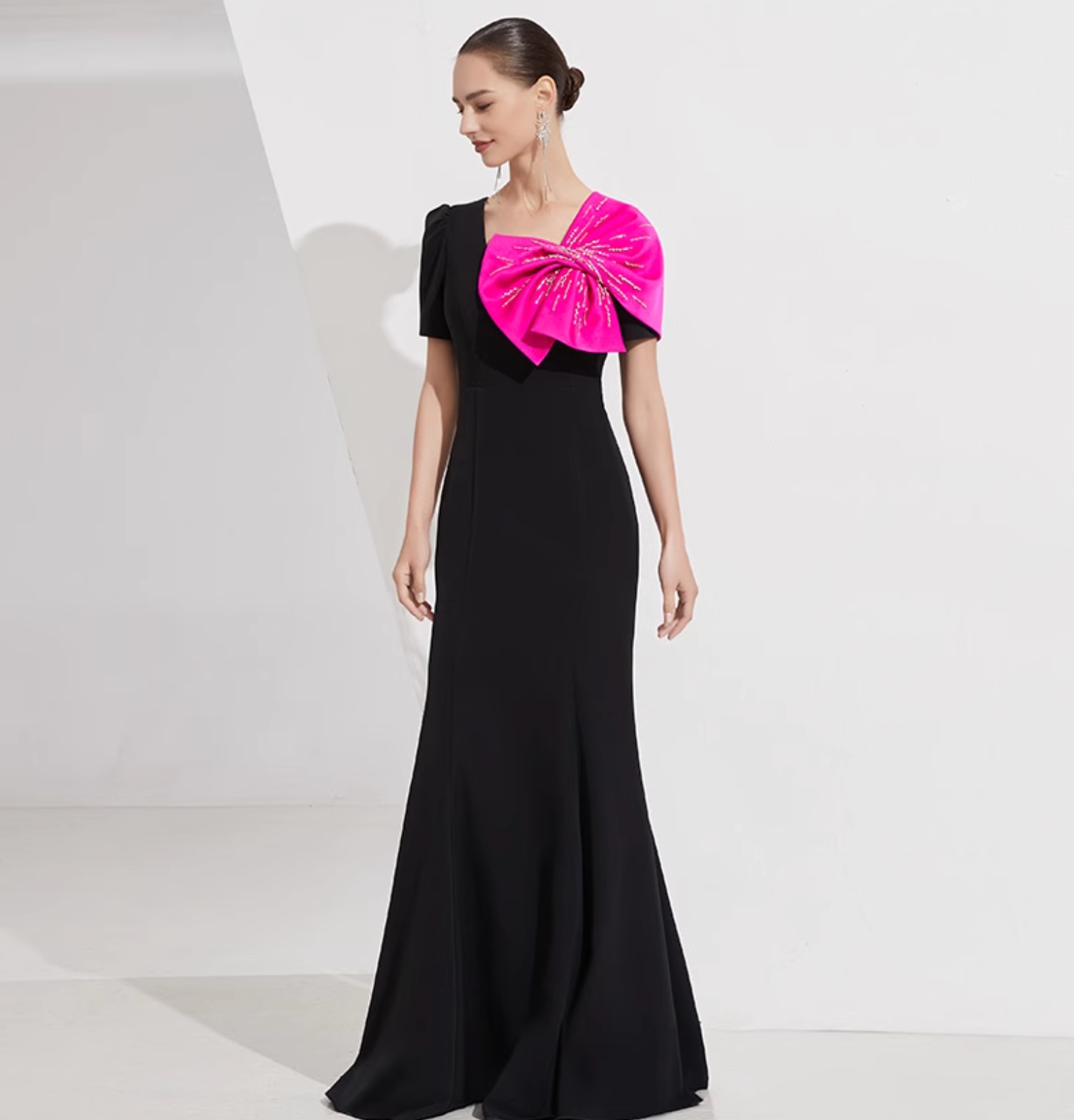 short-sleeve mermaid gown with oversized pink bow – NOIR FLAIR