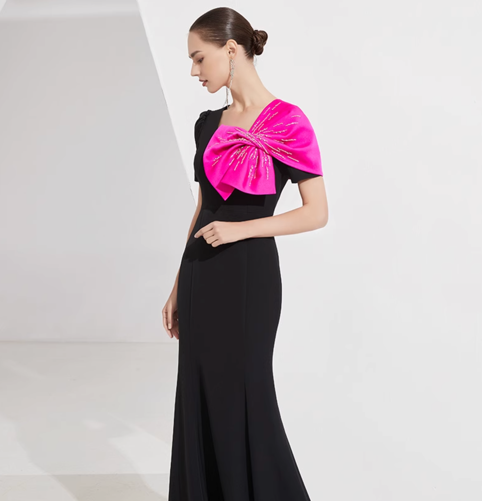 short-sleeve mermaid gown with oversized pink bow – NOIR FLAIR