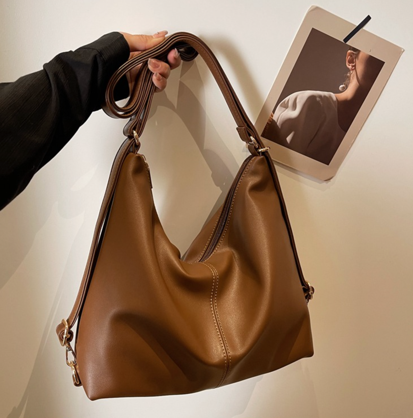 slouchy shoulder bag in black faux leather – ARYA