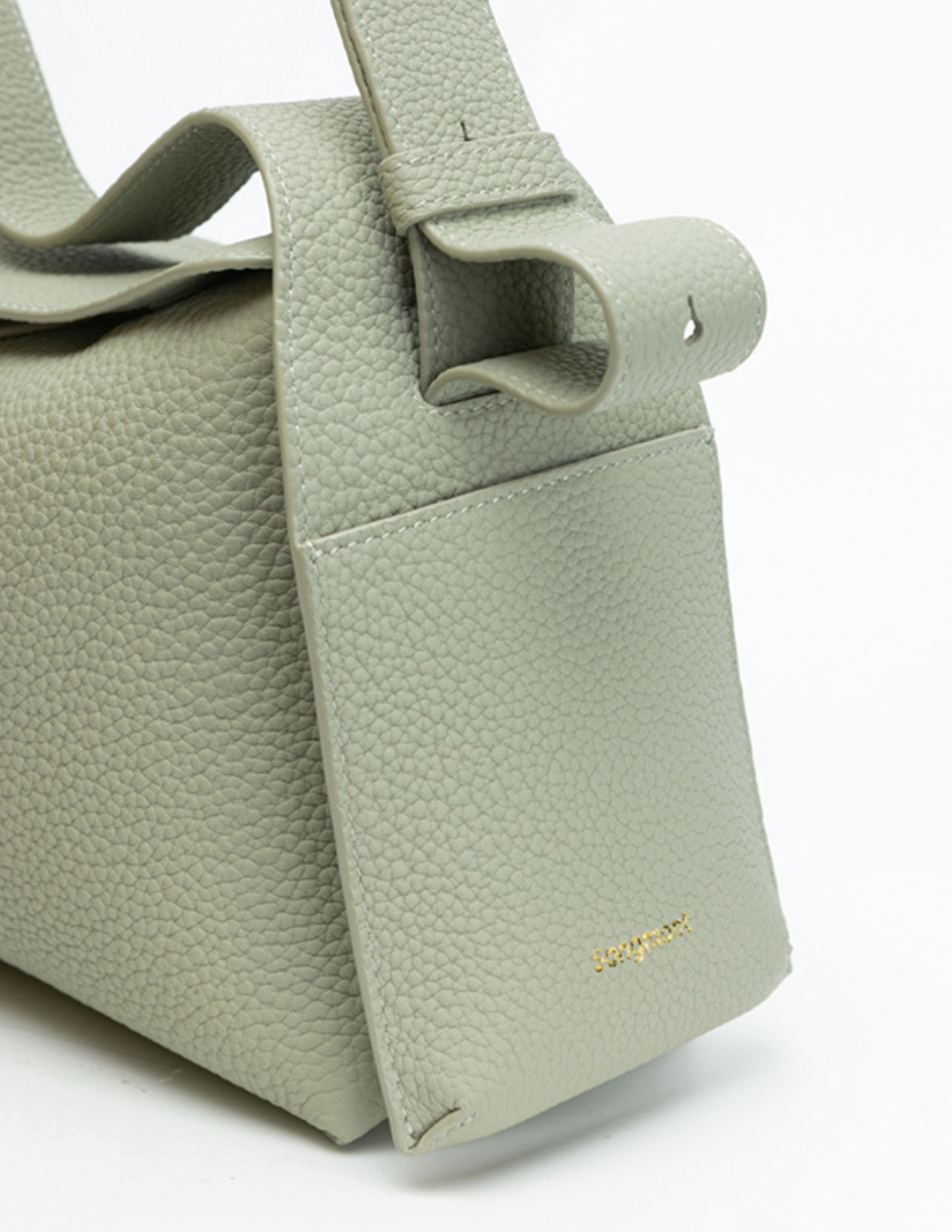 sculpted flap shoulder bag in pebble leather – LUMA