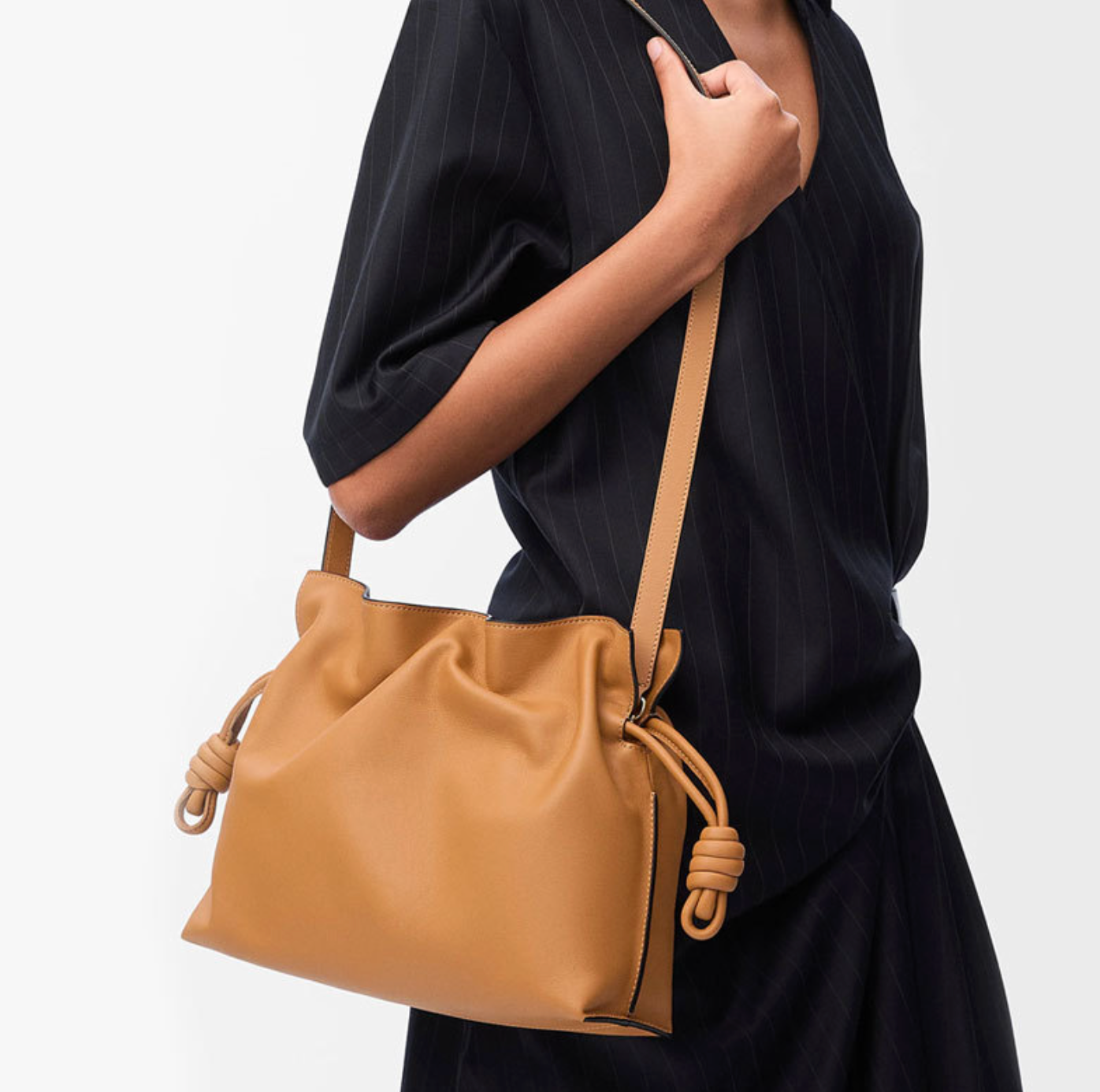 soft knot pouch in caramel – MIRELLA