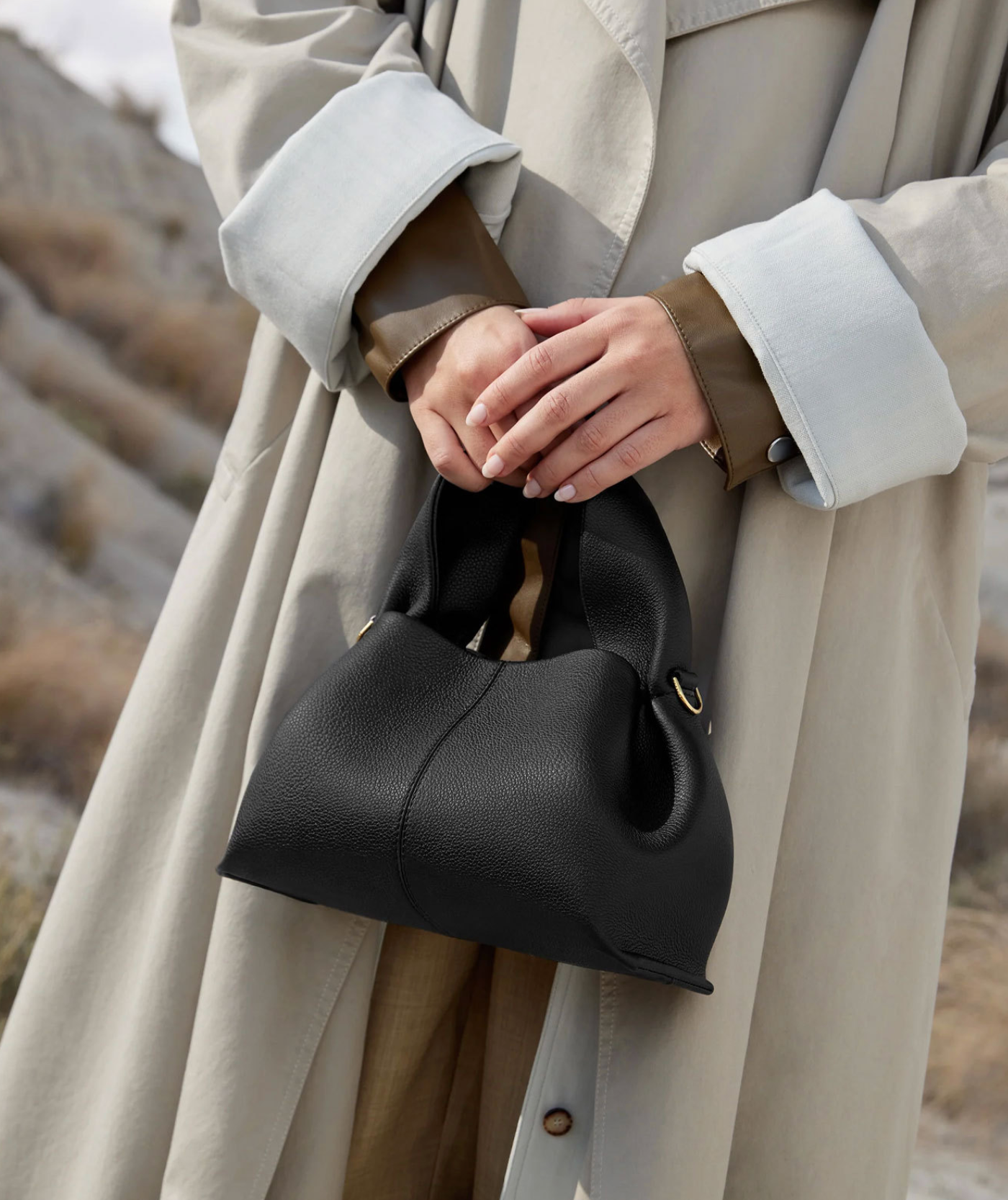 soft-structured hobo bag in black – ZARAÉ