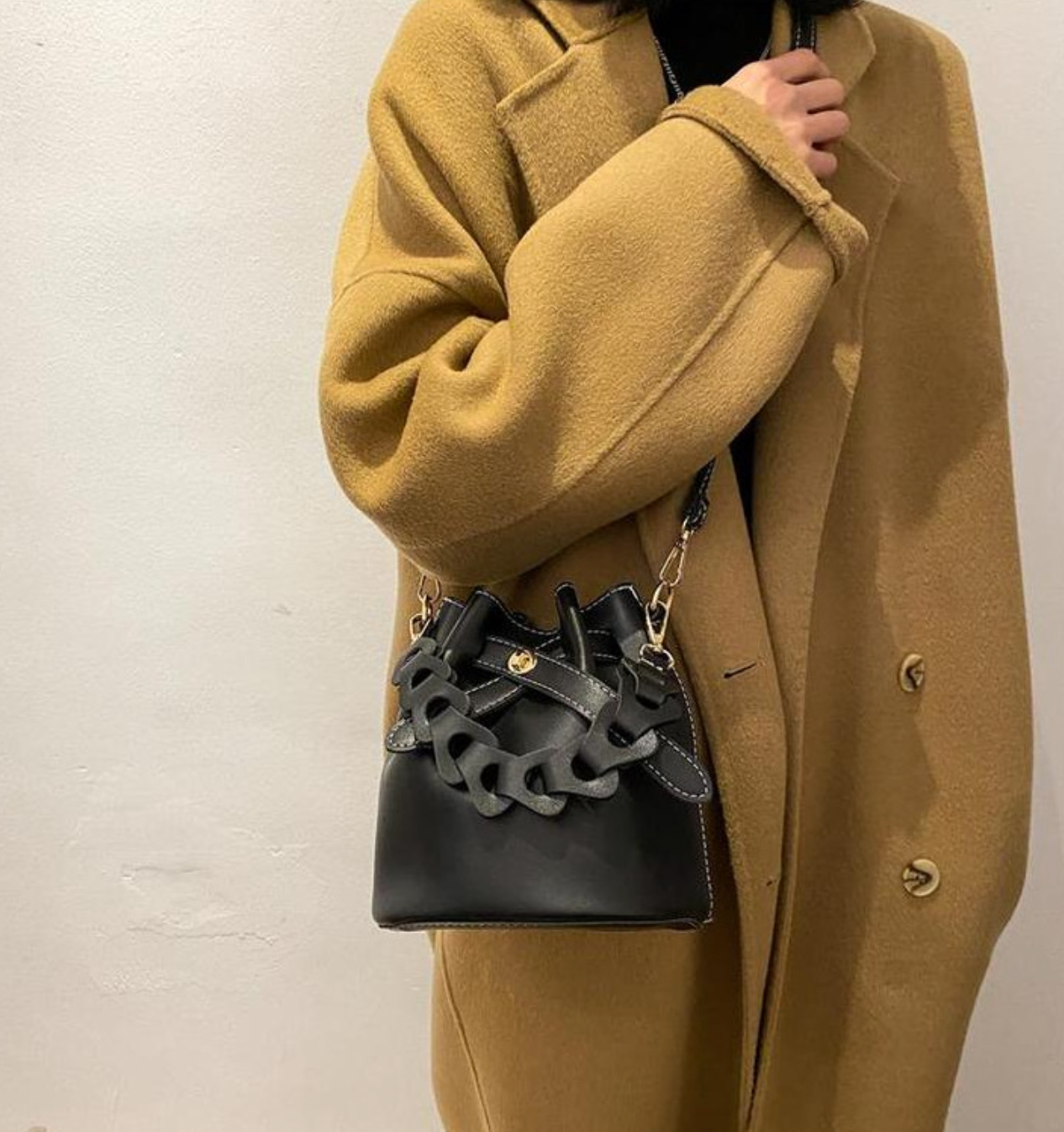 mini bucket bag with chain accent – LUNAIR
