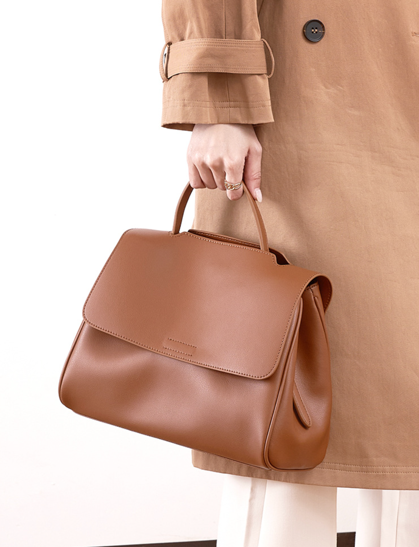 structured flap top-handle bag in caramel leather – ARIZ