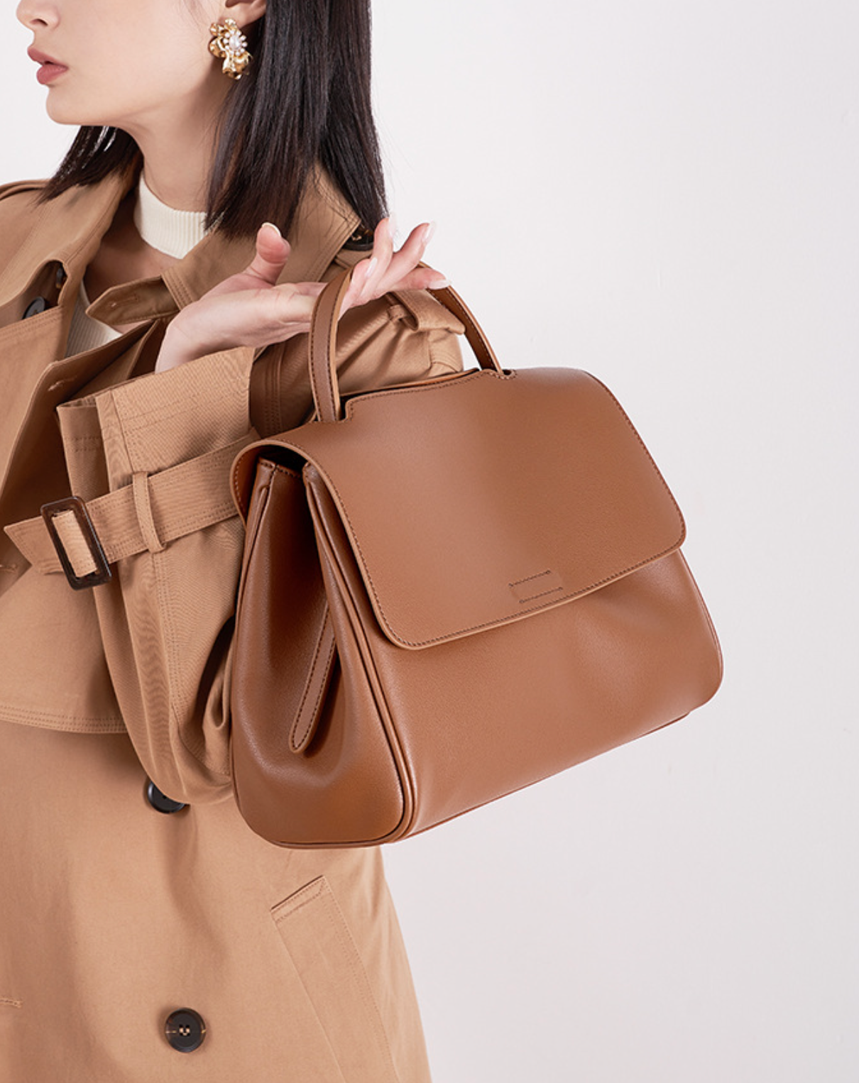 structured flap top-handle bag in caramel leather – ARIZ