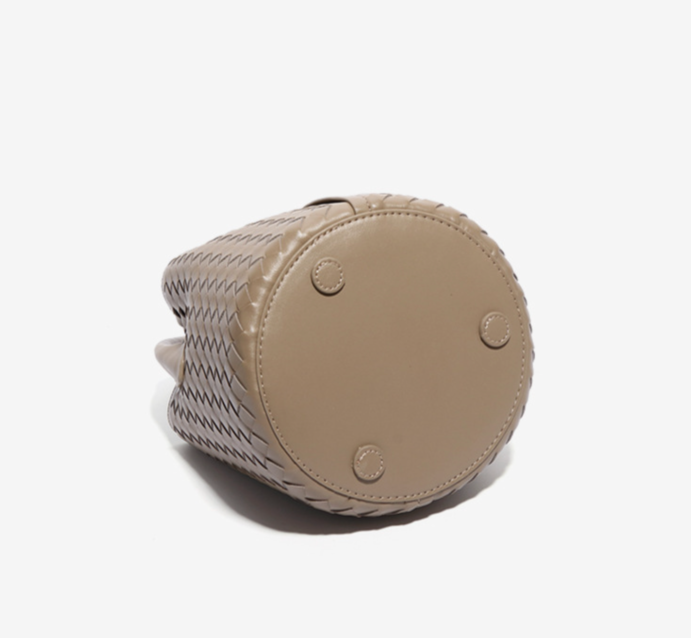 woven leather bucket bag with rounded handle – IVONY