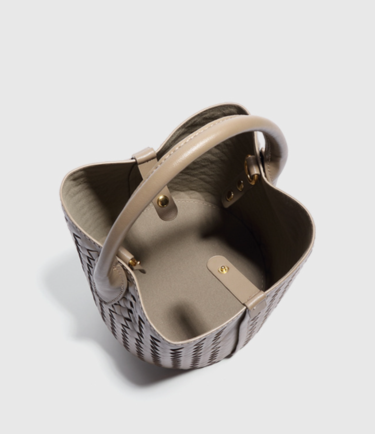 woven leather bucket bag with rounded handle – IVONY