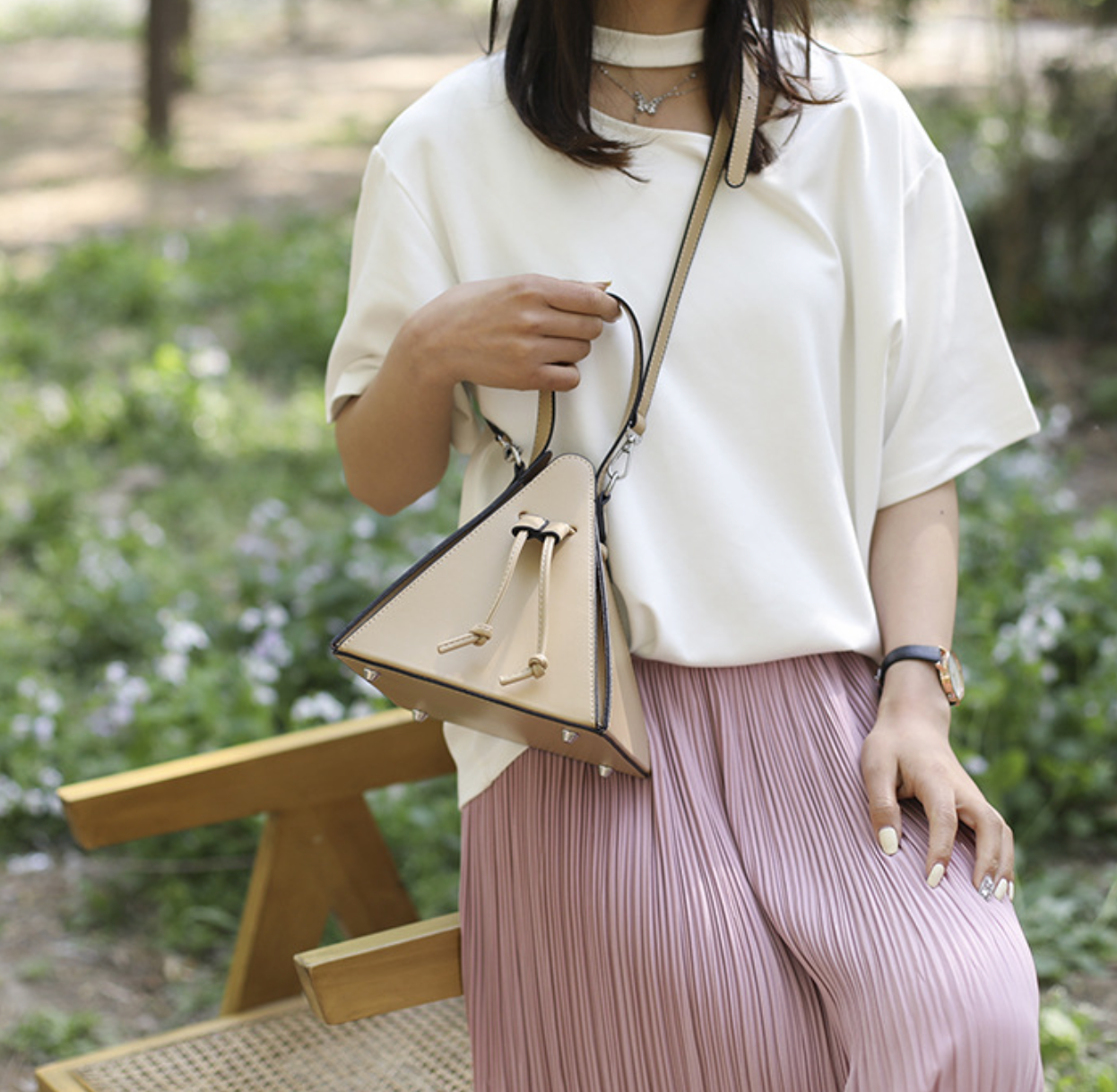 geometric pyramid crossbody with contrast trim – NOXAS