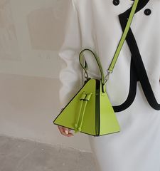 geometric pyramid crossbody with contrast trim – NOXAS