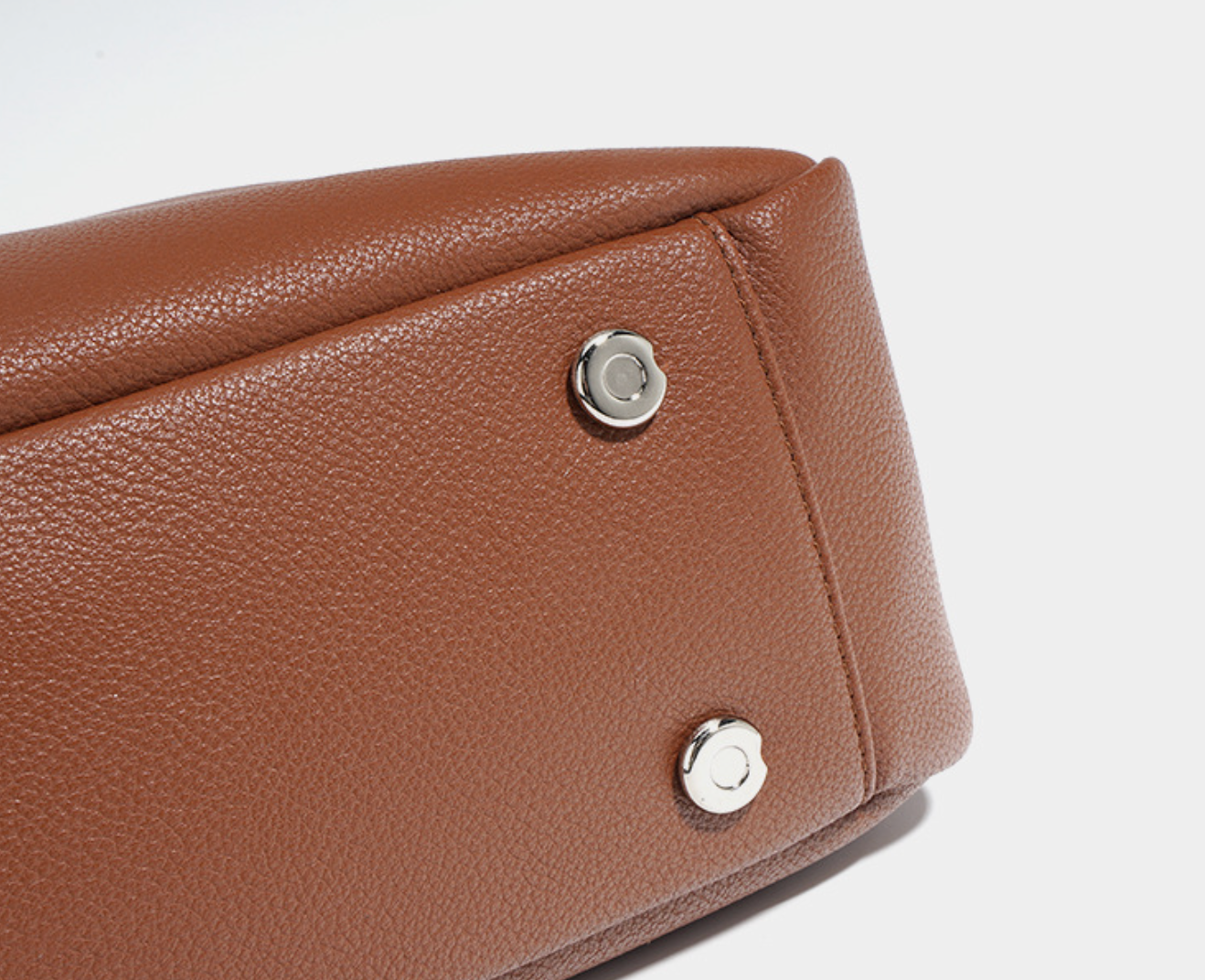 structured bucket bag with lock detail – AURORA