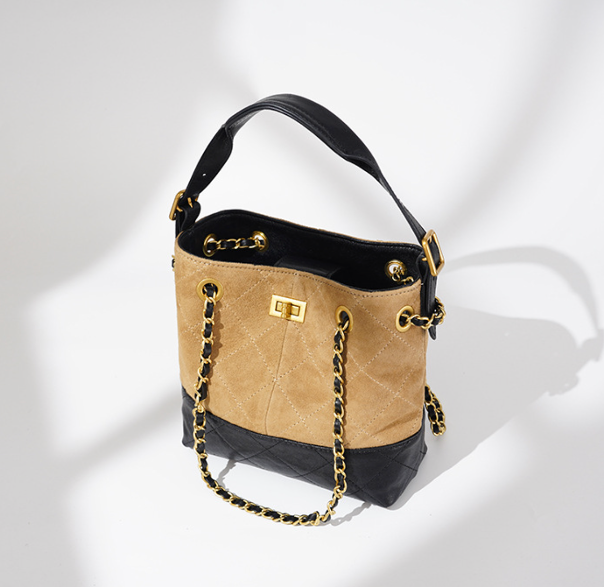 quilted bucket bag with chain strap – BEILLE