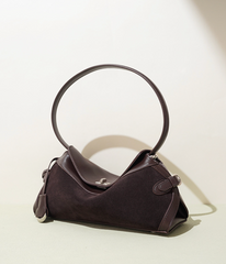 curved suede shoulder bag with flap closure – AURA