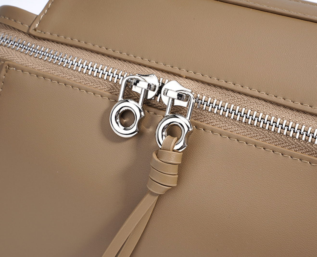 structured top-handle bag with mini pouch – SANDRA