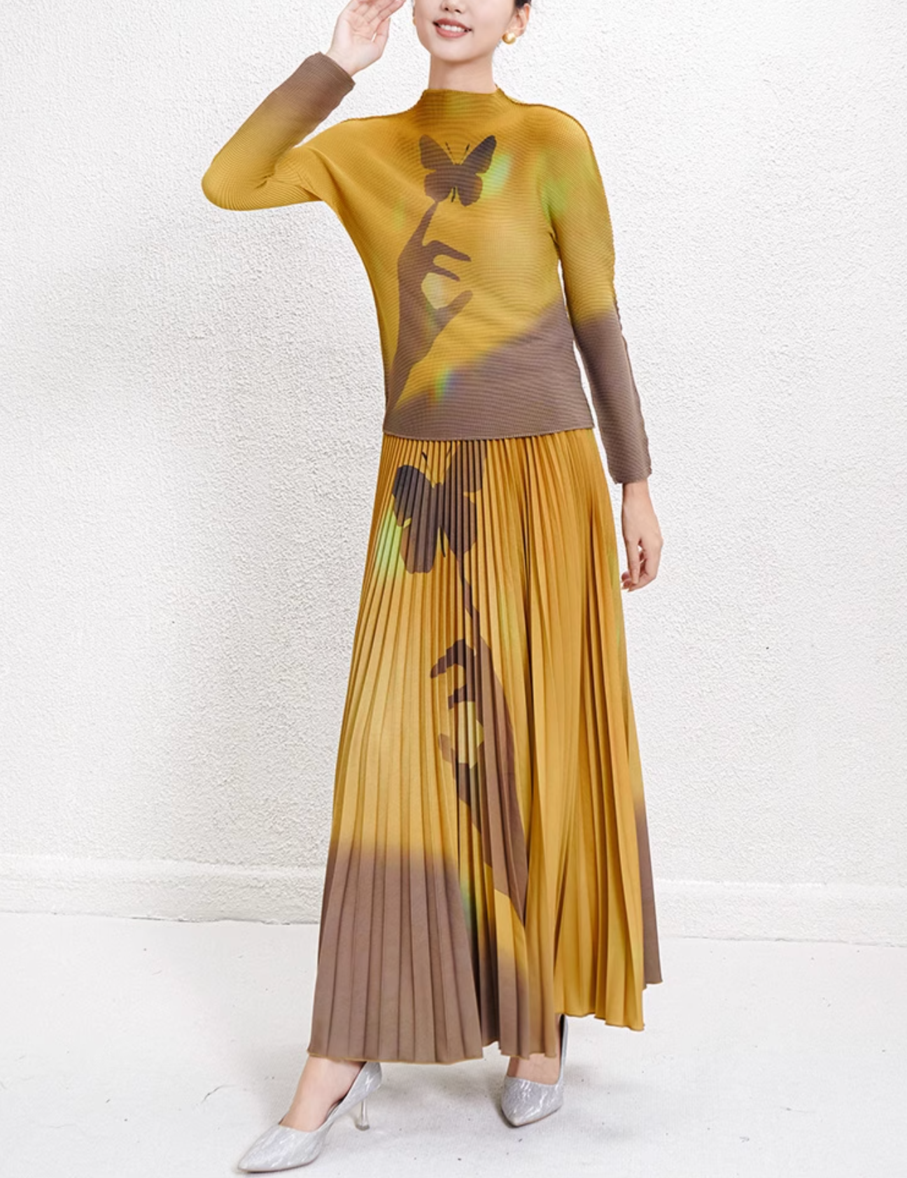 pleated midi skirt with hand and butterfly motif – AURS