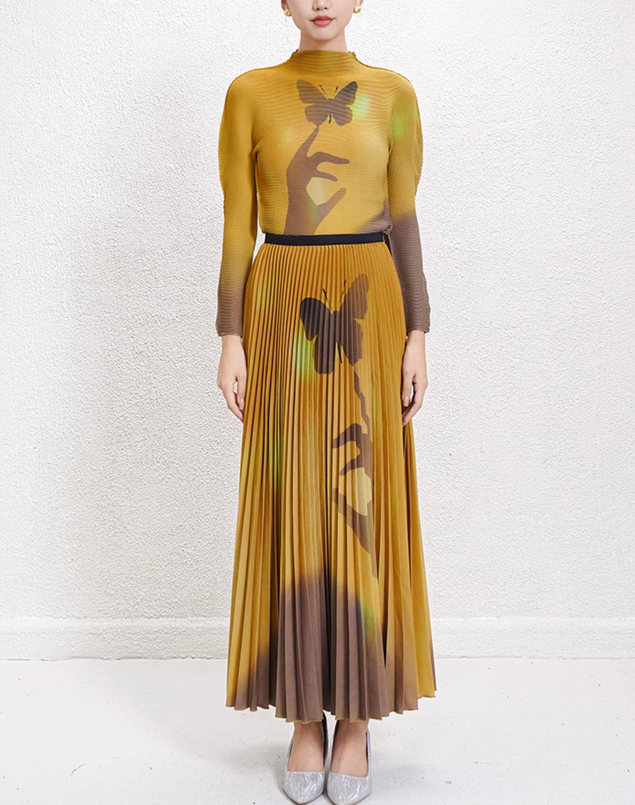 pleated midi skirt with hand and butterfly motif – AURS