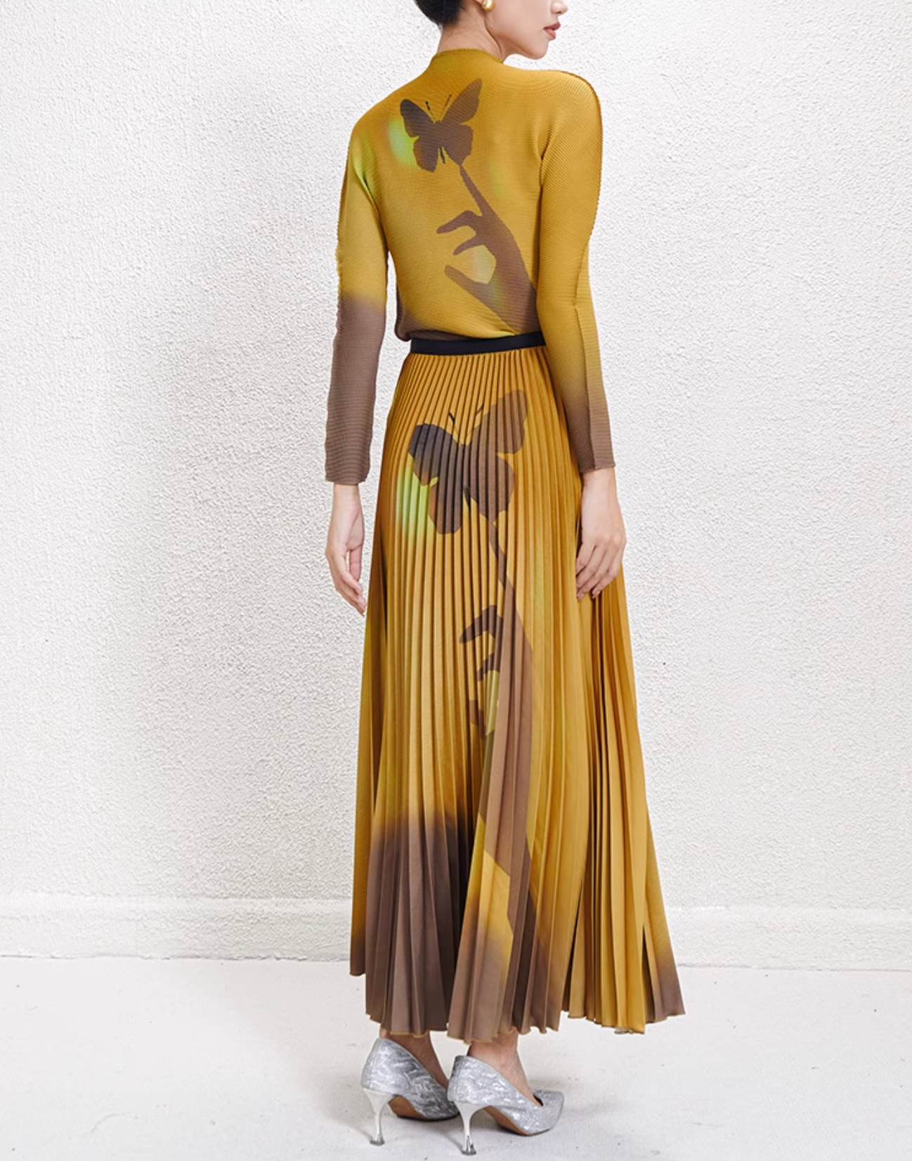 pleated midi skirt with hand and butterfly motif – AURS
