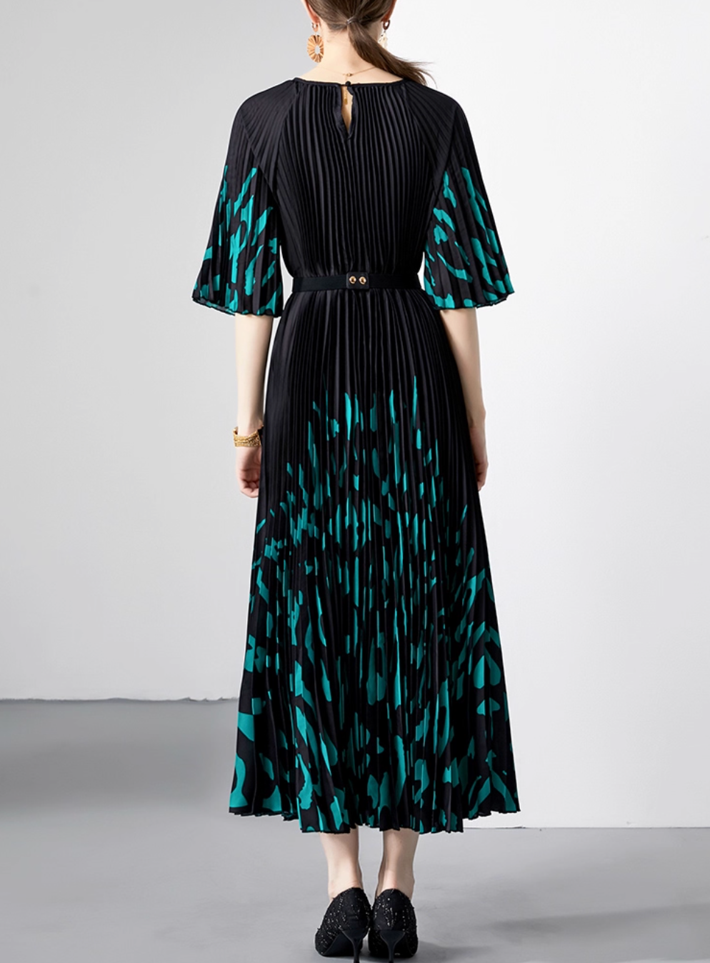 pleated midi dress with teal abstract print – ZENYA