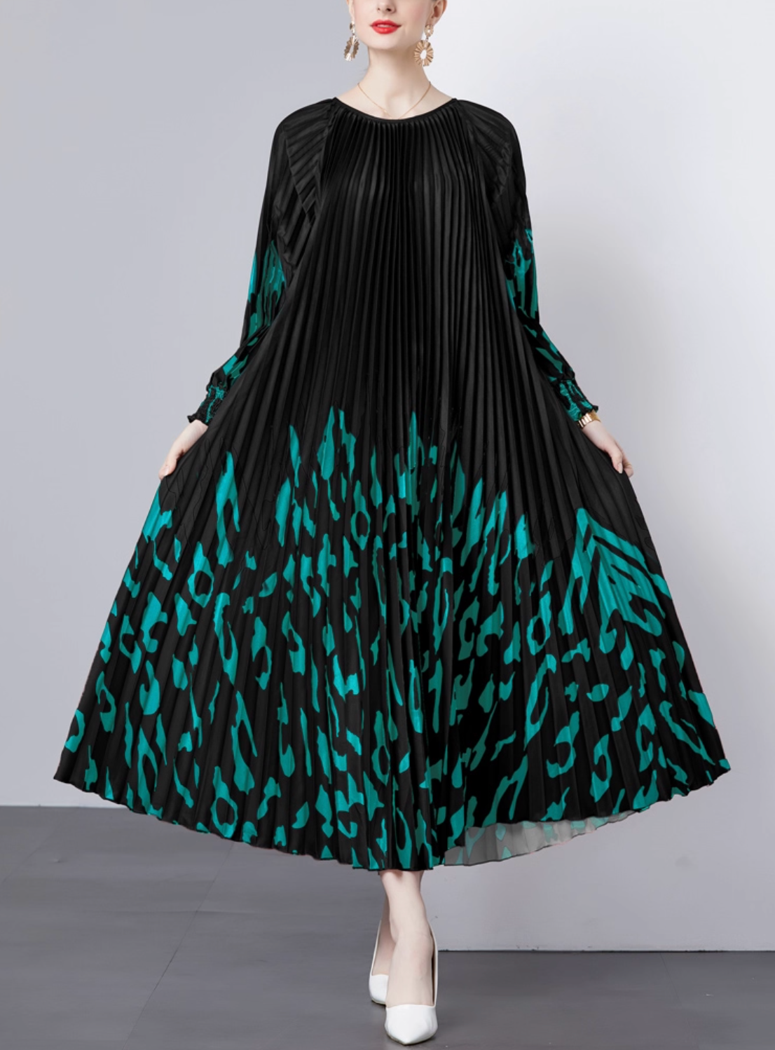 long-sleeve pleated dress with gradient animal print – VELVET
