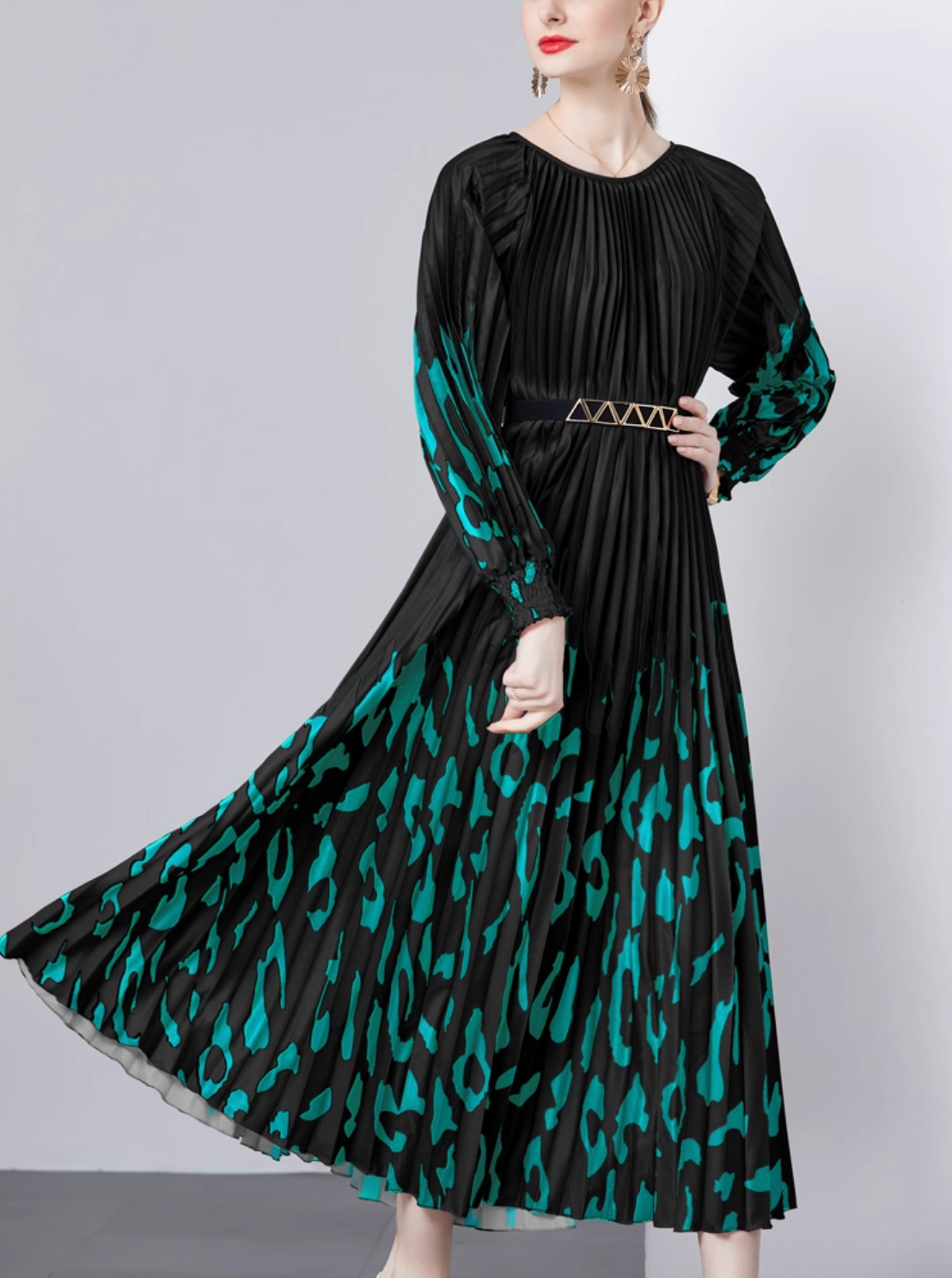 long-sleeve pleated dress with gradient animal print – VELVET