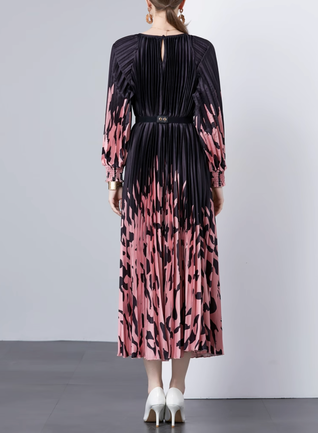 long-sleeve pleated dress with gradient animal print – VELVET