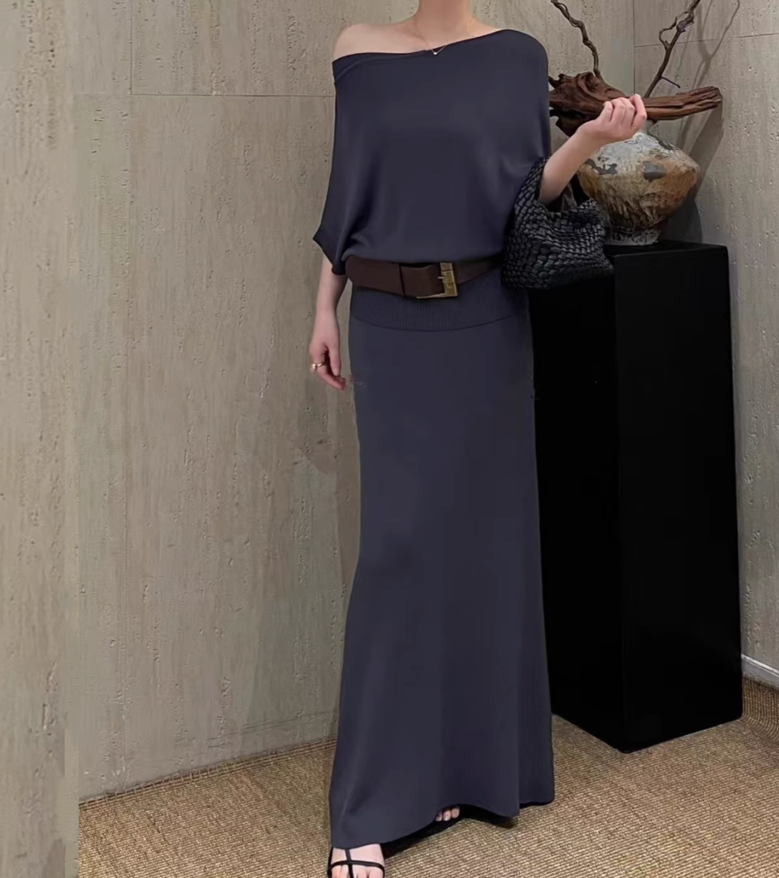 off-shoulder jersey maxi dress with wide belt – SERENE