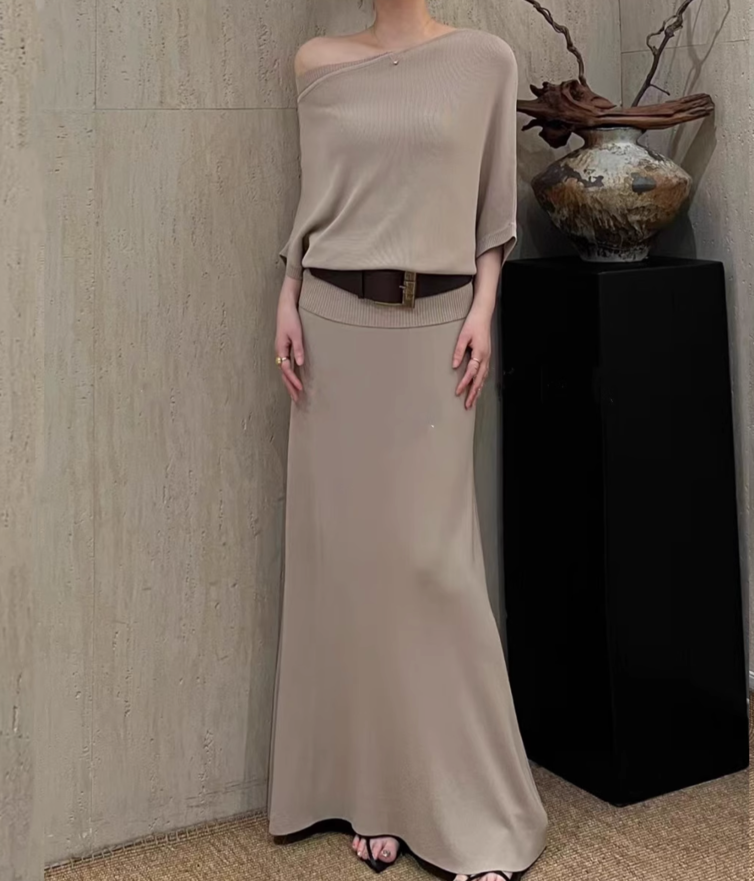off-shoulder jersey maxi dress with wide belt – SERENE