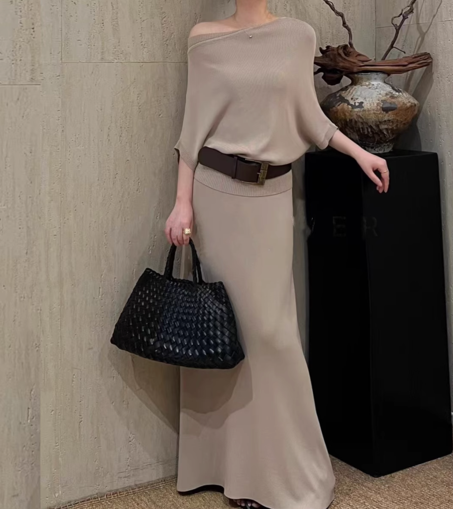 off-shoulder jersey maxi dress with wide belt – SERENE