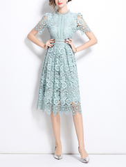 short-sleeve lace midi dress with high neckline – MINTA