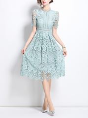 short-sleeve lace midi dress with high neckline – MINTA