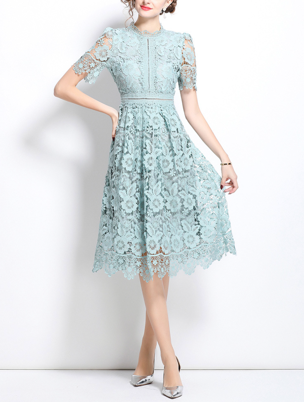 short-sleeve lace midi dress with high neckline – MINTA